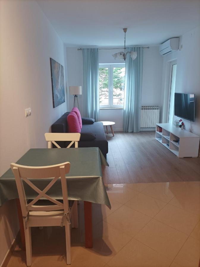 Neda Apartmani มาลีโลชินจ์ ภายนอก รูปภาพ